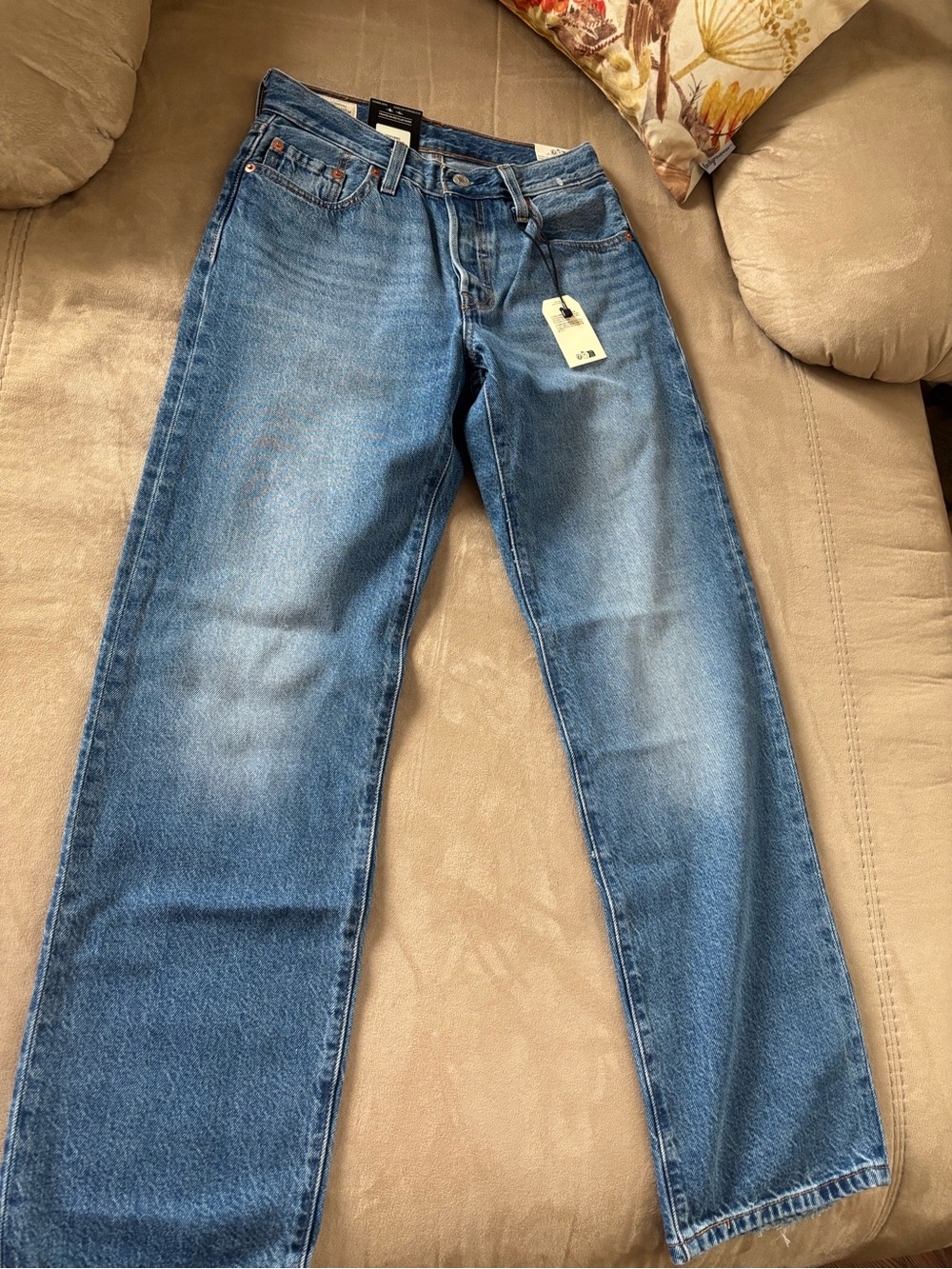 Levi's Men's Straight Jeans in Medium Blue Wash